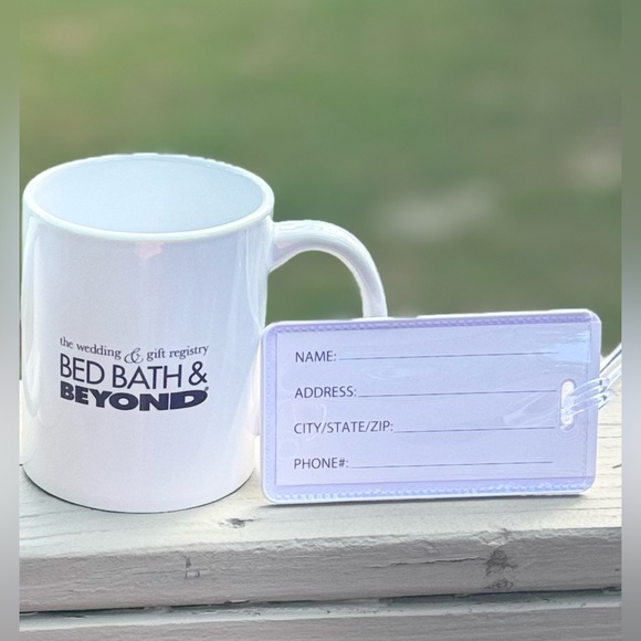 Set of Two coffee cups with two matching luggage tags - Picture 2 of 11